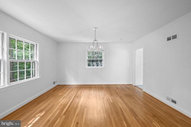 Photo - 2816 Ellicott St NW