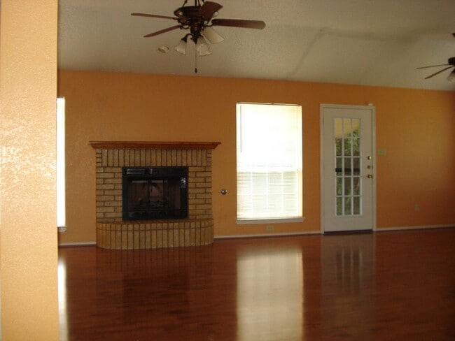 Photo - 2405 Creek Dr