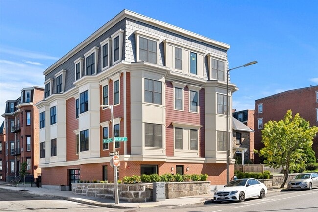 Building Photo - 124 Warren St Unit 202 Rental