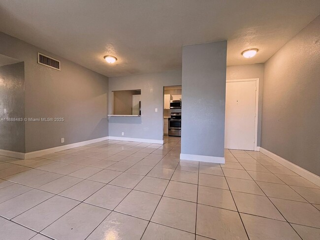 Photo - 13715 Kendale Lakes Cir Unit A-116