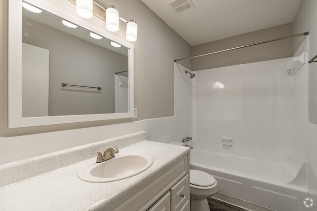 The Southern 2BR, 2BA - 890SF - Bathroom