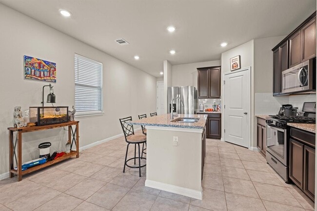 Photo - 329 Serpens St