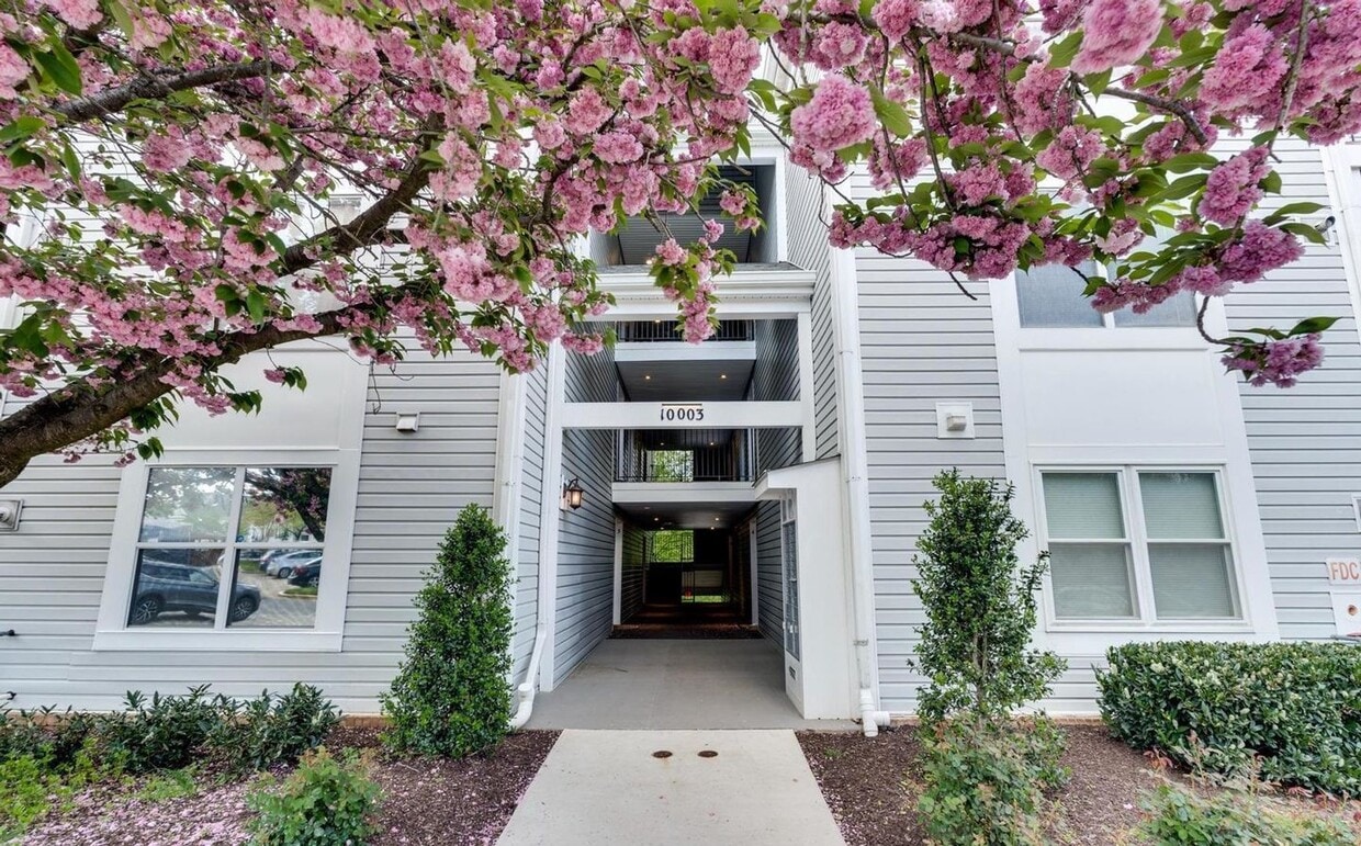 Beautiful 3BR 2BA condo located in the Dec... - Beautiful 3BR 2BA condo located in the Dec...