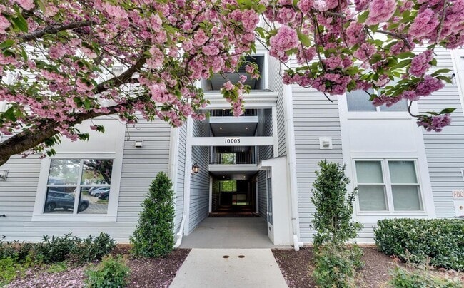 Building Photo - Beautiful 3BR 2BA condo located in the Dec...