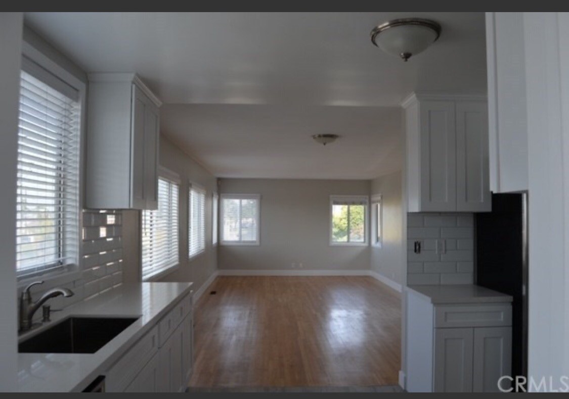 Hardwood floors. Living room - 820 9th St (Hermosa Beach, CA)