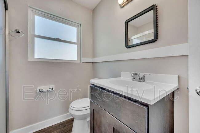 Photo - 1045B 57th St