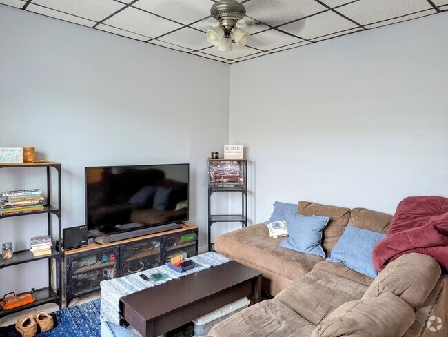 Building Photo - 27 Broadway Unit 4 Rental