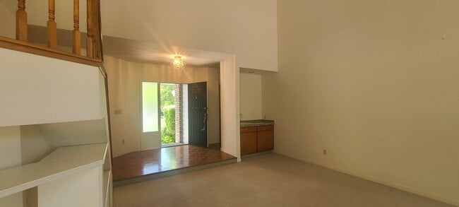 Photo - 211 Kingswood Ct