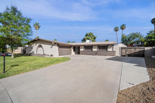 Building Photo - 4515 W Shaw Butte Dr