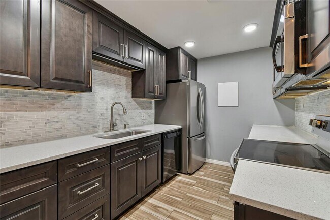 1695 Lee Rd Unit E215