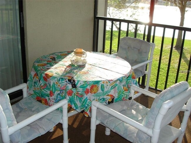 Lake facing balcony - 202 Woodlake Wynde Apartamentos Unidad 202 Woodlake Wynde