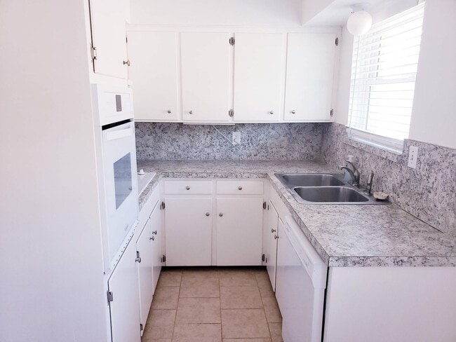 Photo - 2 Bedroom, 2 Bath Duplex in Lochwood