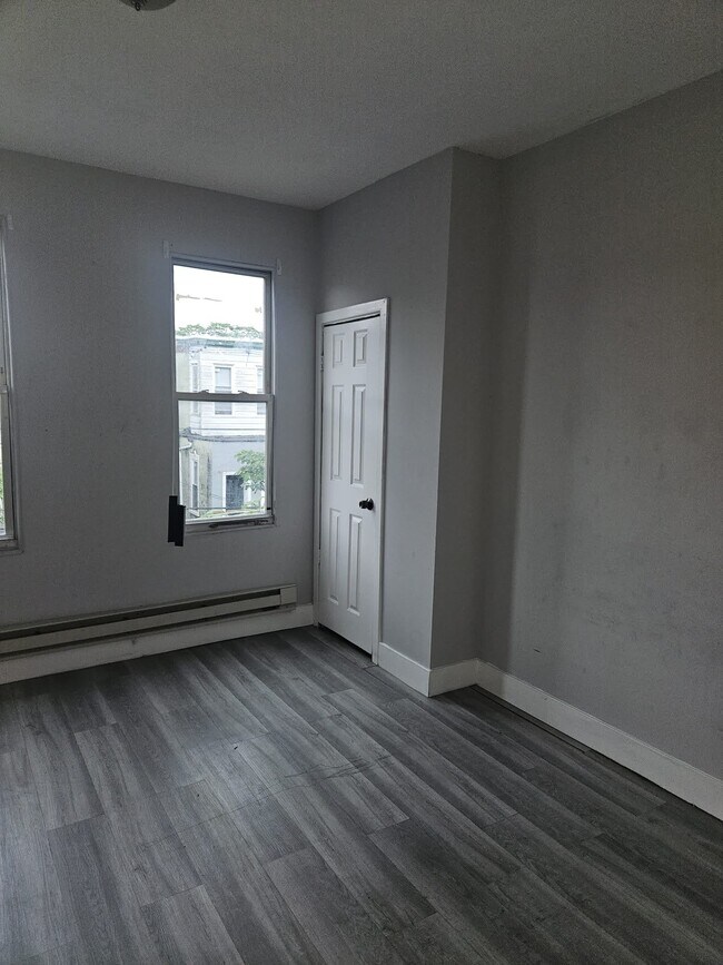 armario del dormitorio - 5210 Master St