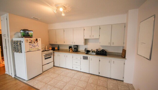 Photo - Centennial Towers & Braemore Plaza