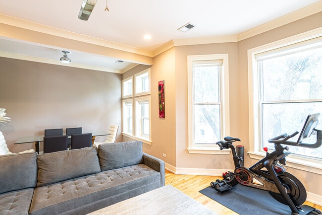 Photo - 3432 S Giles Ave Unidad 3s