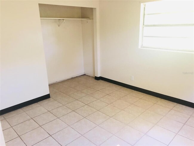 Photo - 1584 Primrose Ln