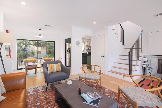 Photo - 108 Chicon St