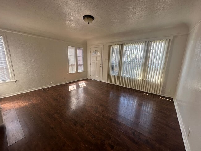 Building Photo - 8114 S Hoover St Unit 8116 Rental