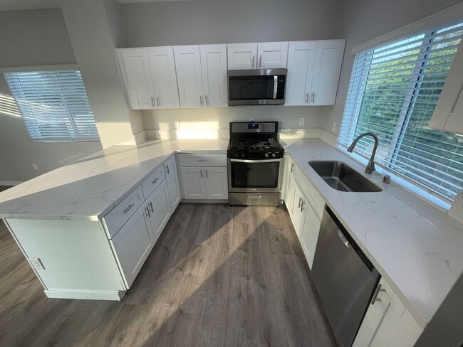 Photo - 4BD/2BA with great Yard! (Lease out, pendi...