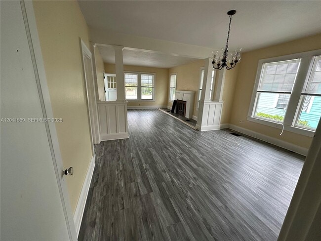 Photo - 1870 Lakeview Dr