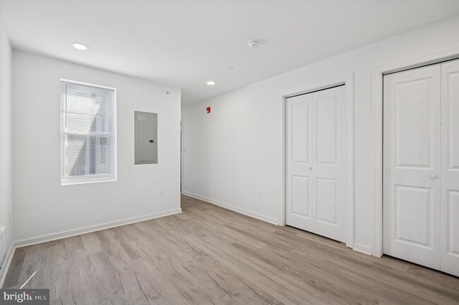 Building Photo - 4926 W Thompson St Unit 3