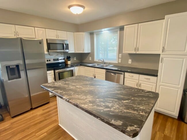 Building Photo - 401 E Peter Ln Unit 401