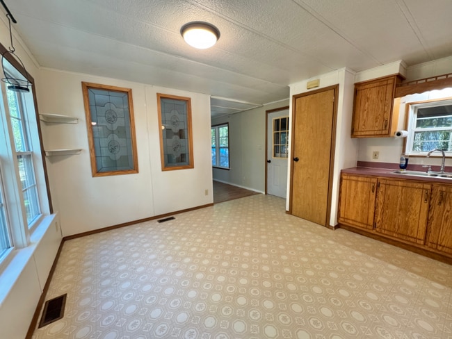 Photo - 24 Oakwood Ln