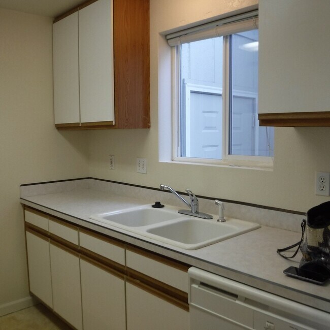 Photo - 2 Bed/2.5 Bath Unit in SW Redmond Fourplex Unit 2