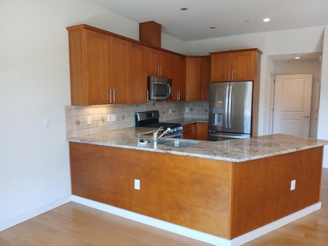 Building Photo - 1580 Laurel St Unit 1