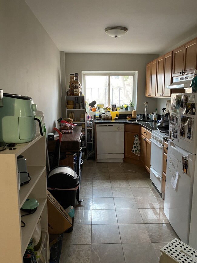 Building Photo - 456 Pleasant St Unit A2-4 Rental