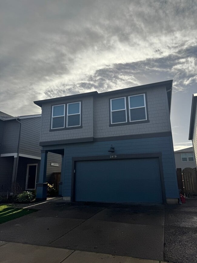 Building Photo - 4 Bedroom, 2.5 bath, newer home in desirable location!!