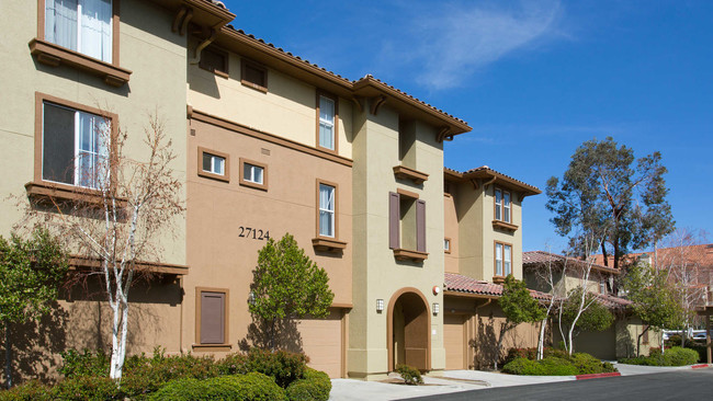 Building - The Oaks Apartments