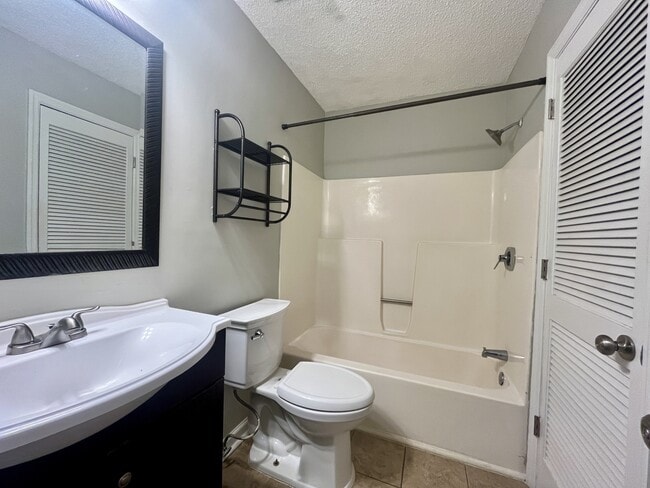 Photo - 1906 Liberty Dr