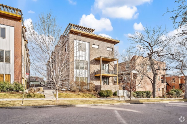 Building Photo - 3074 Wyandot St Rental