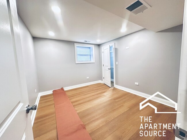 Photo - 905 W Agatite Ave Unidad g