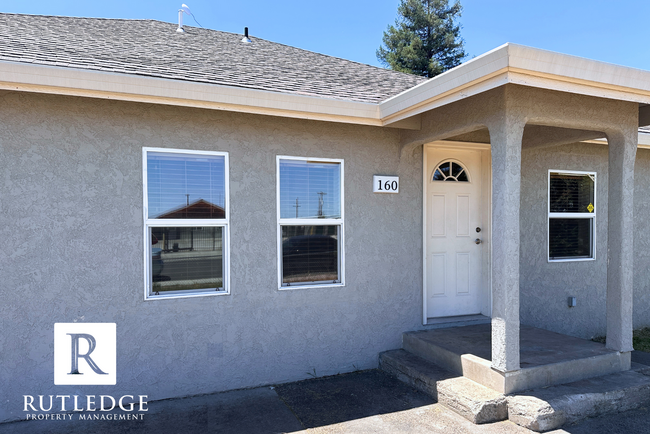 3 Bedroom House in Central Point! - 3 Bedroom House in Central Point!
