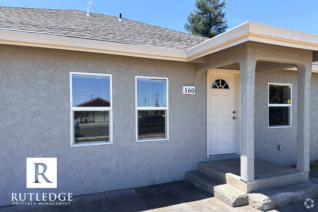 Building Photo - 3 Bedroom House in Central Point!