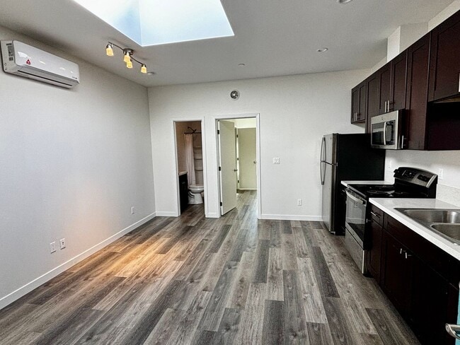 Photo - 1 bed 1 bath Unit 4