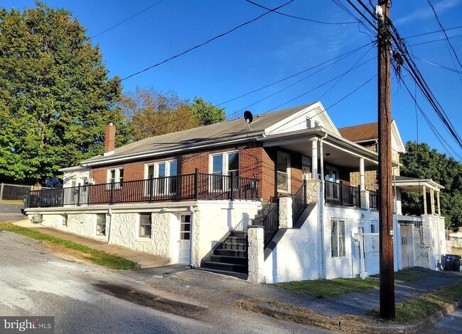 Building Photo - 317 S 4th St Unit Apt A