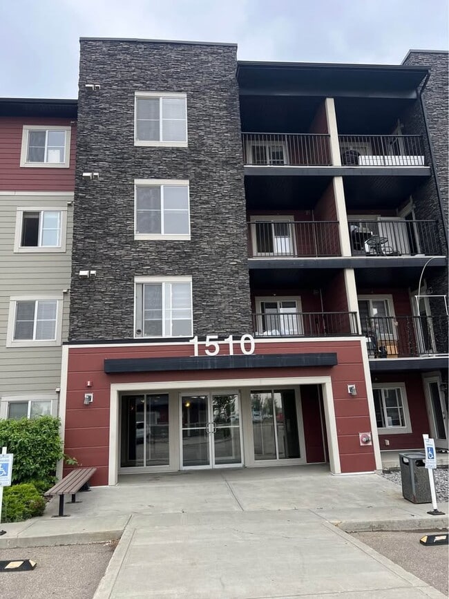 Building Photo - 122 Unit 122