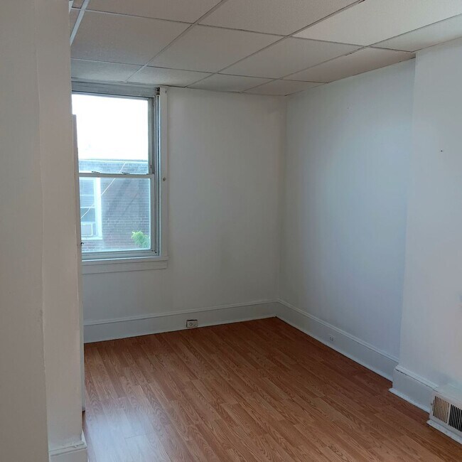 Photo - 190 W Roosevelt Blvd