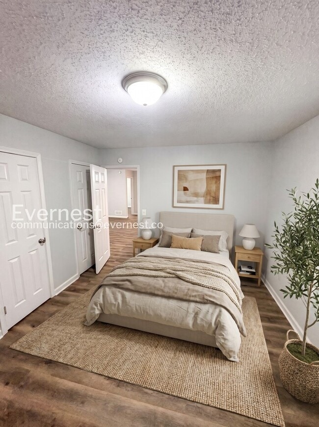 Photo - 711 W Creek Cir