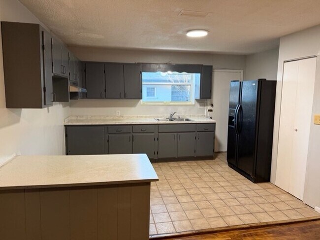 Photo - 1727 Campus St