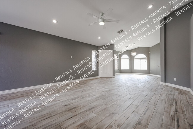 4524 E Glenhaven Dr
