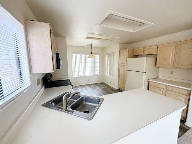 Photo - Spacious 3 Bed, 2 Bath Home in Peoria - Yo...