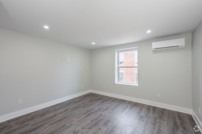 2BR, 1BA - 740SF - Second Bedroom