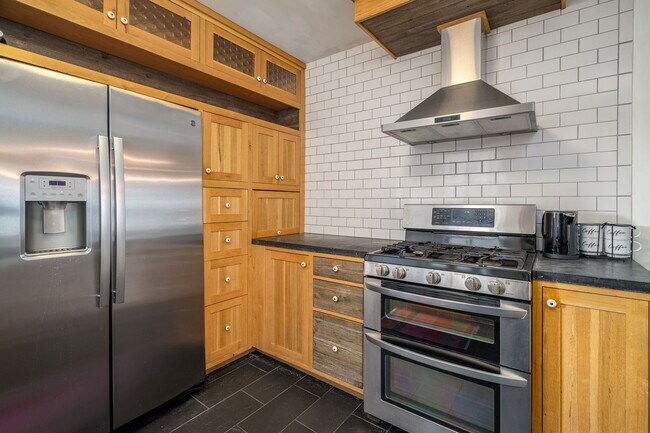 Photo - 829 N Taylor St