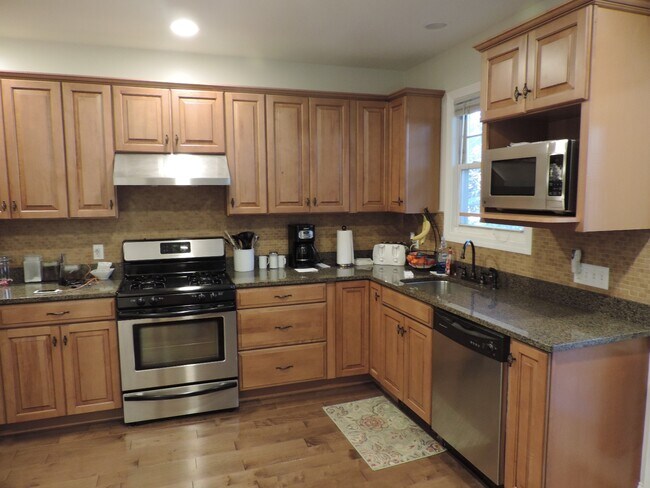 Building Photo - 7 Ward Ct Unit #2 Rental