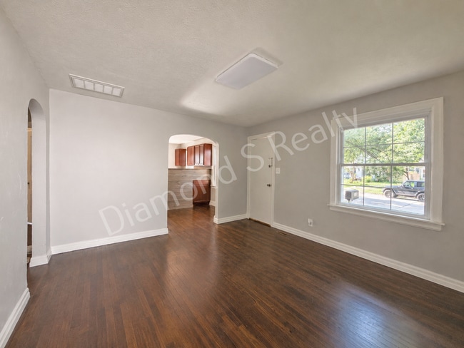 Photo - Cute 2 Bedroom Home close to Bass Pro, WOW Museum, restaurants, & Shopping!