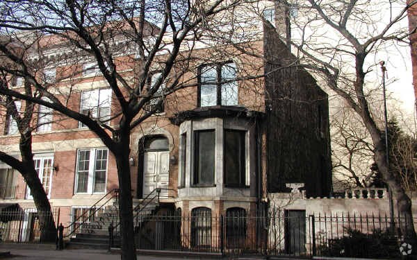 Photo - 106-108 W Oak St